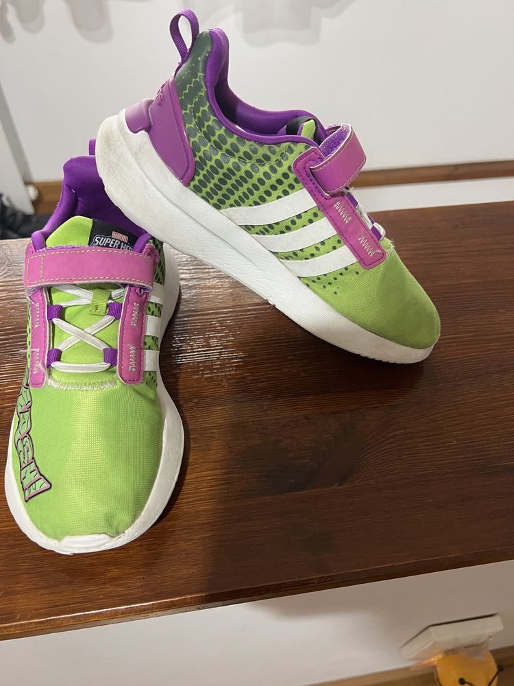 Adidas Marvel nr 34 impermeabili !!