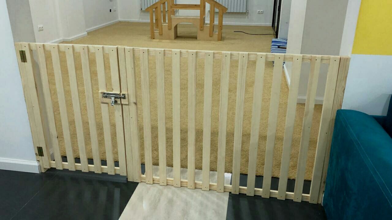 Деревянный заборчик для детских игровых комнат. Защита от падения