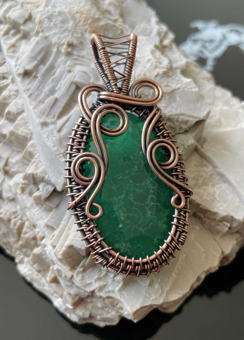 Pandantiv/Medalion Fir Cupru Antichizat si PiatraSemipretioasa Smarald
