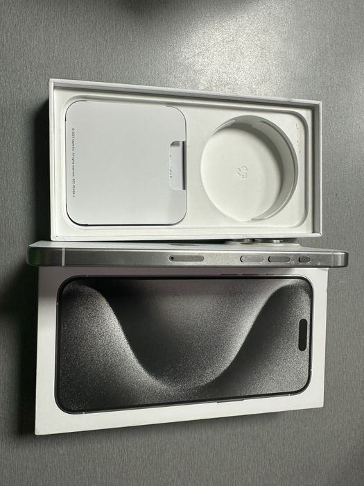 Iphone 15 pro max 256GB бял