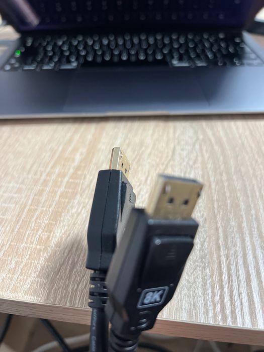 Vând cablu display port