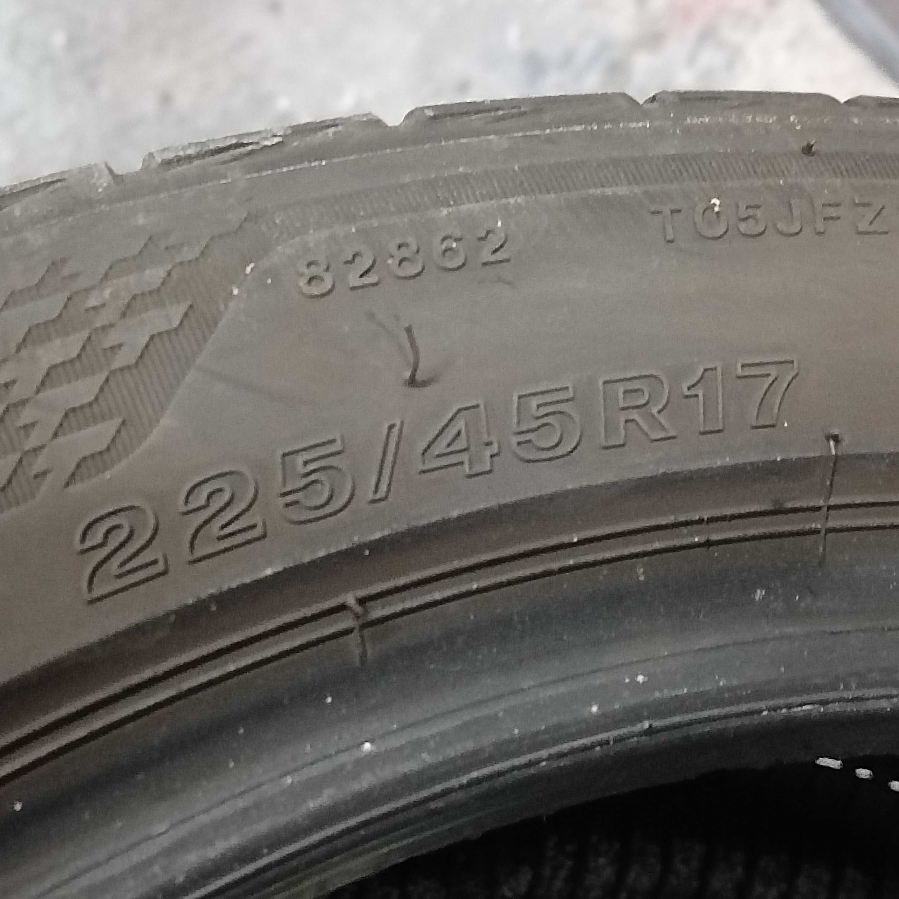 225/45/17    две летни гуми Bridgestone