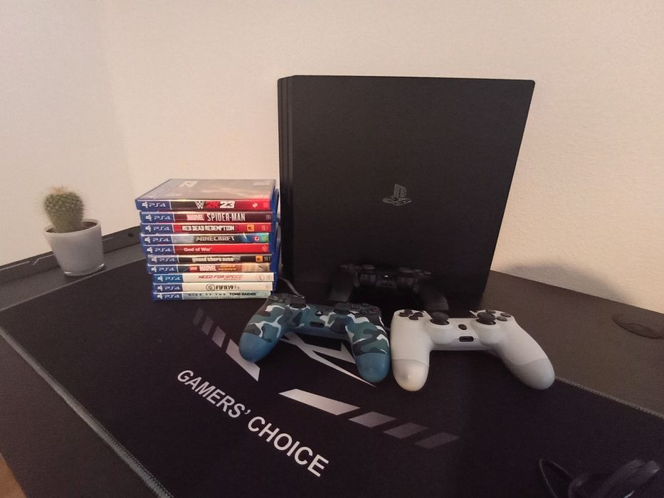 Vând PS 4 Pro cu 10 jocuri