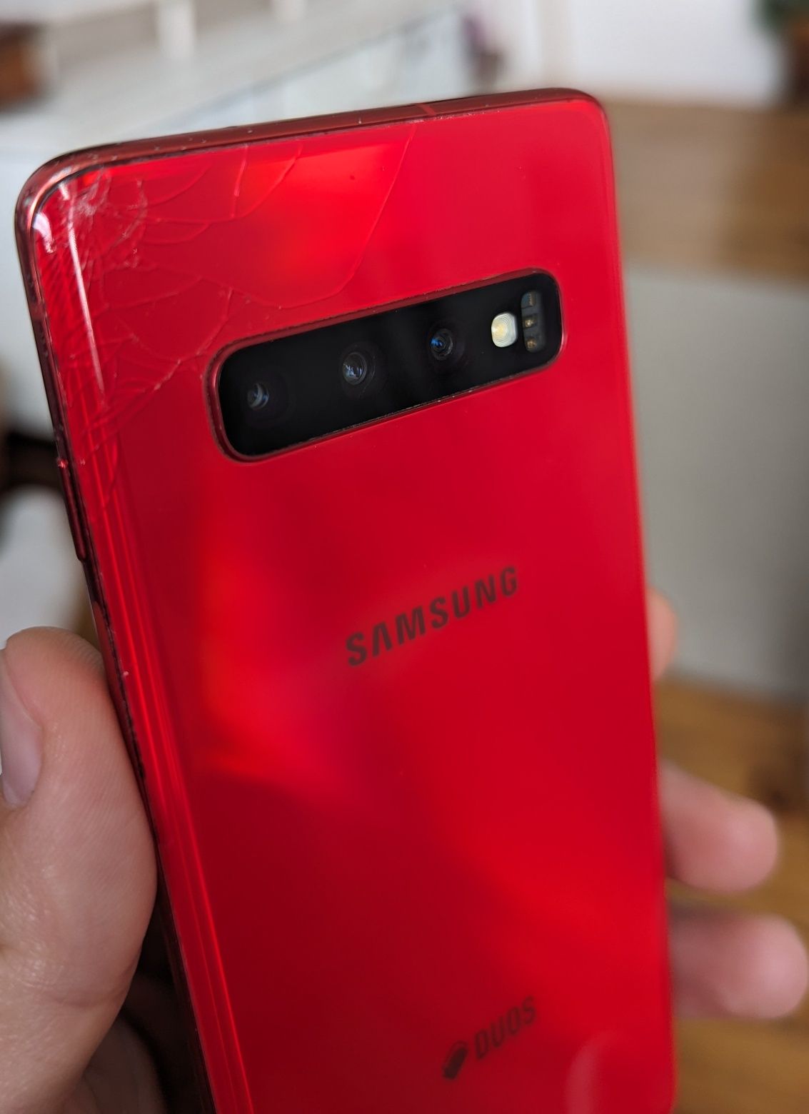 Samsung Galaxy S10 червен