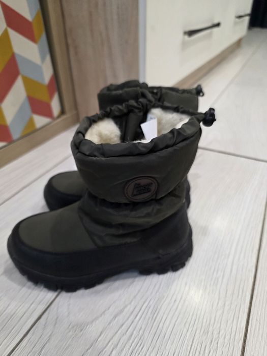 Продам детские сапоги дутыши новые