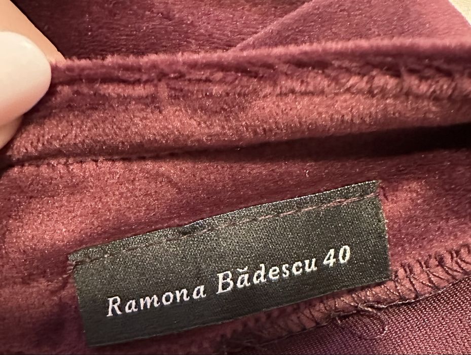 Rochie catifea cu maneca clopot