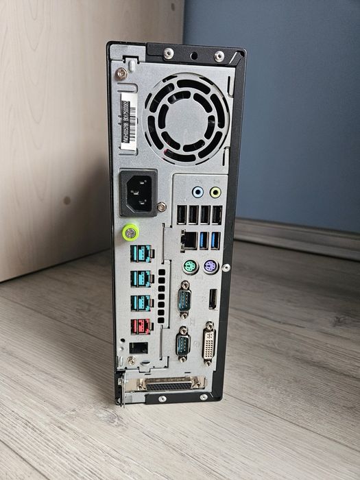 Fujitsu TP7000S 320 Windows 7 Pro компютър