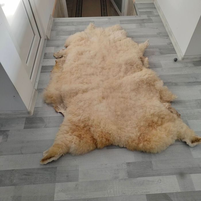 Килим от агнешка кожа