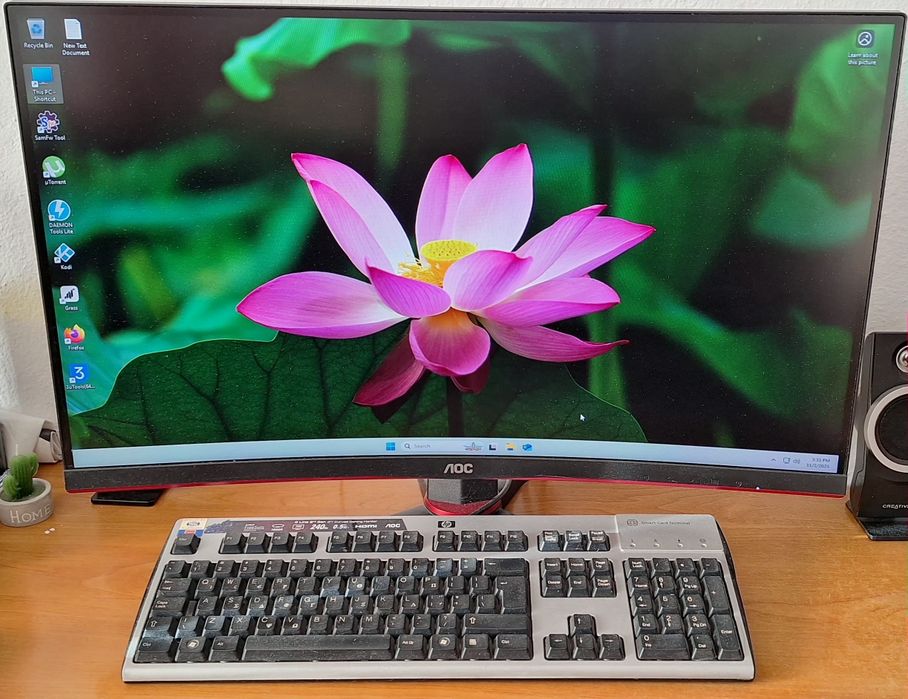 Геймърски компютър + екран