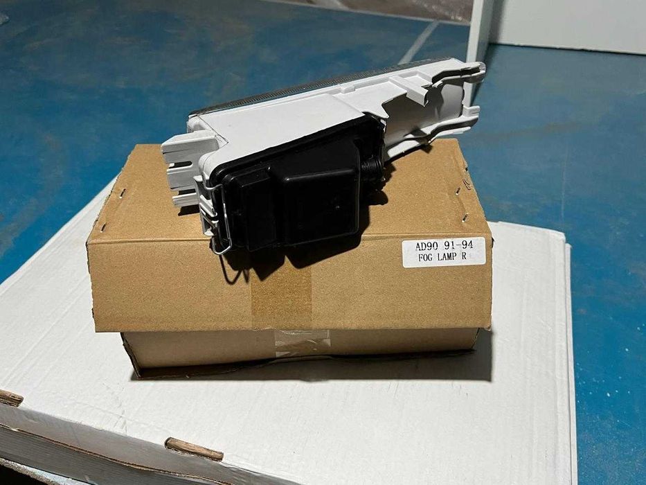 Новая противотуманка Audi80 комплект