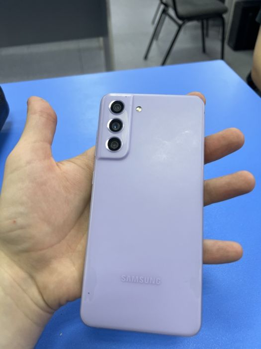 Продам или обменяю Samsung s21 fe
