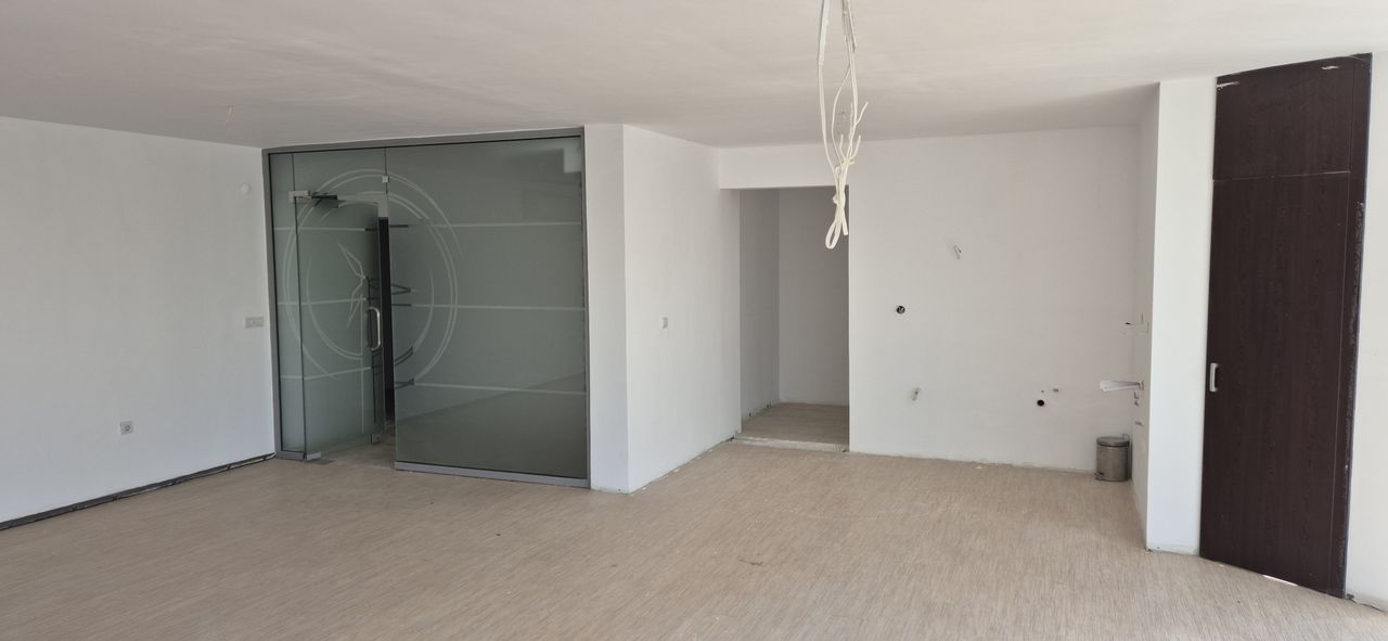 Продава се Многостаен апартамент в Казанлък - 151 кв.м за 878 €/кв.м - Снимка #2