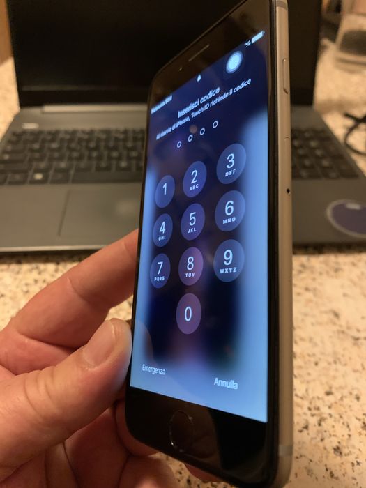 Vand Iphone 6 in stare foarte bună