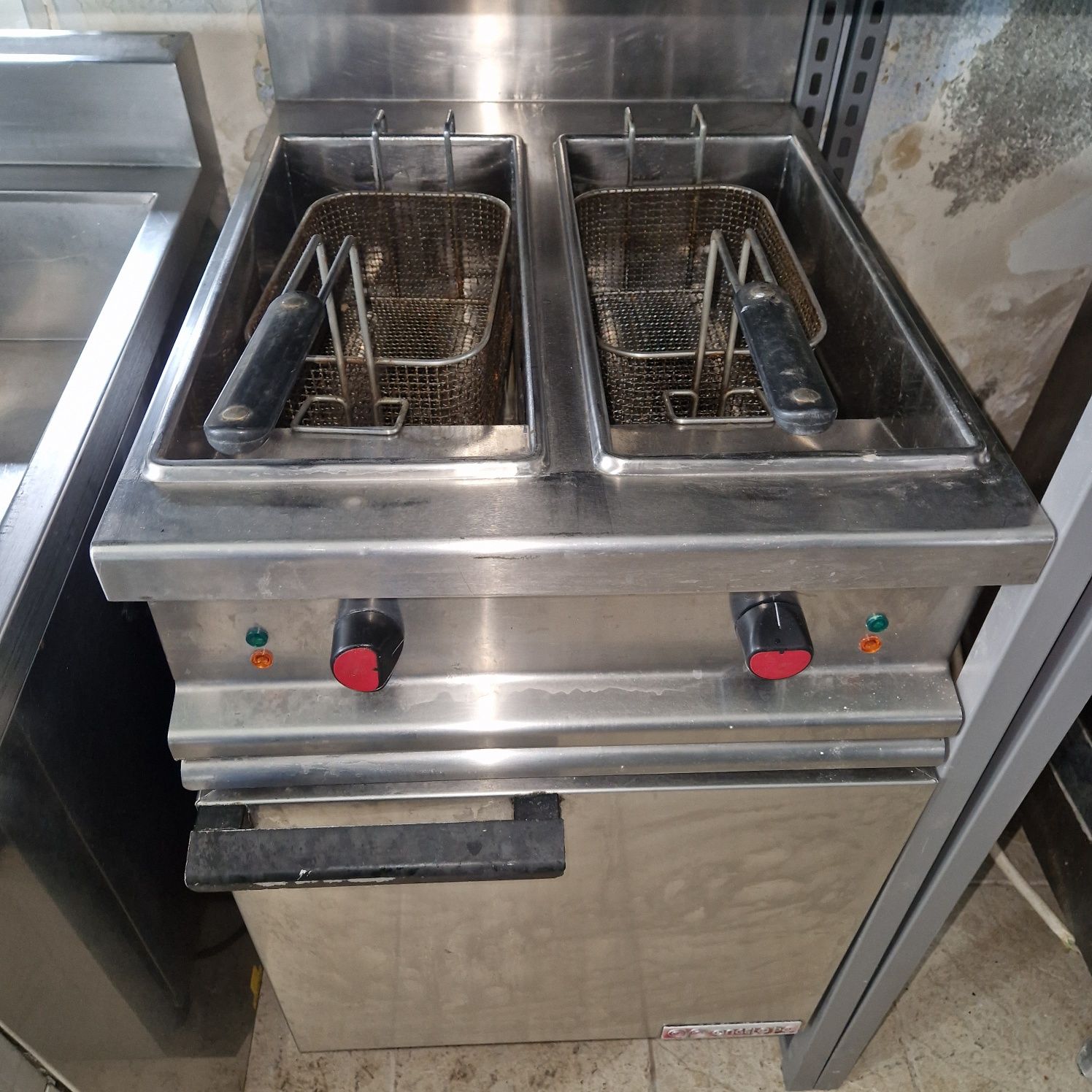 Friteuza dubla de.putere, la 380v, de banc sau cu banc