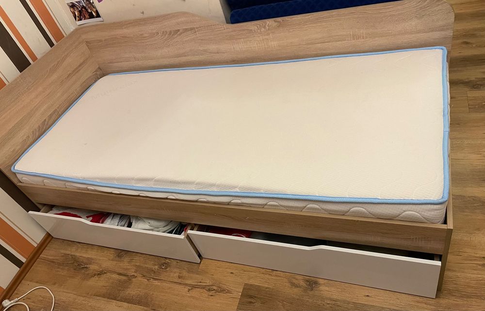 Pat pentru 1 persoana cu saltea si 2 sertare