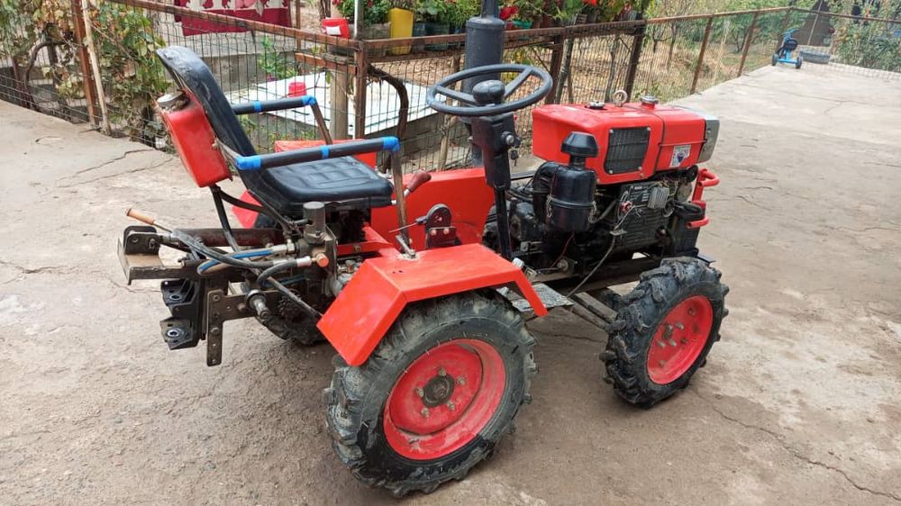 Mini Tractor Zubr 1105