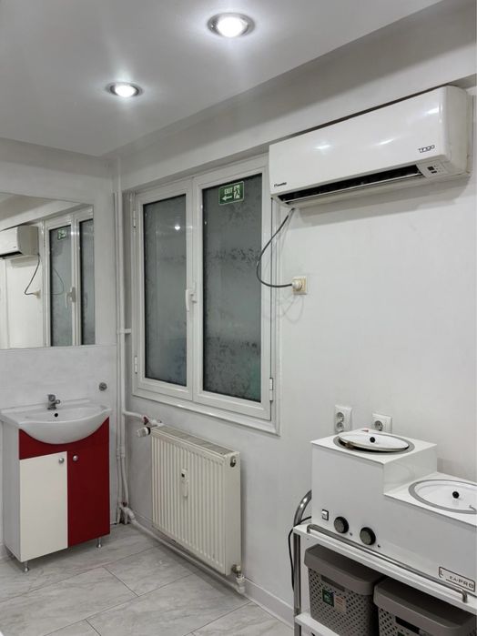 Închiriez posturi în salon: cosmetică și manichiură/pedichiură