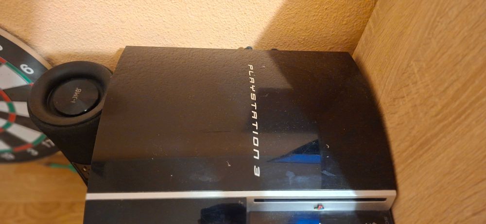 Ps3 cu 2manete,cu tot cu cablu de hd si de incarcare a manetelor