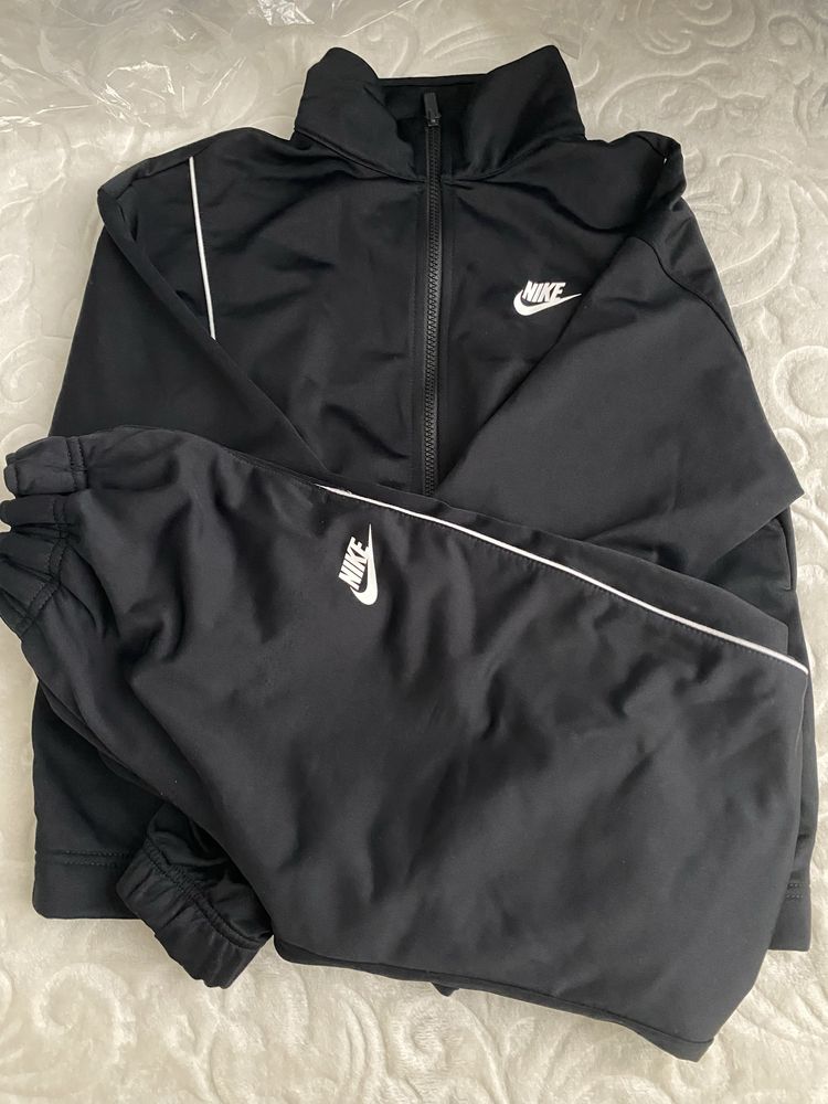 Nike  екипи оргинални С размер