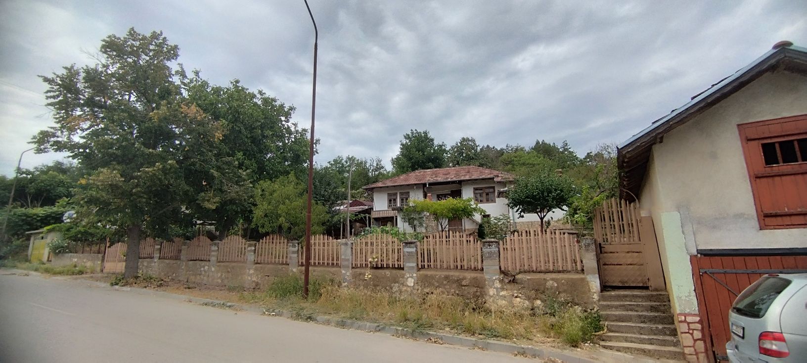 Продавам къща с двор, с. Срацимир