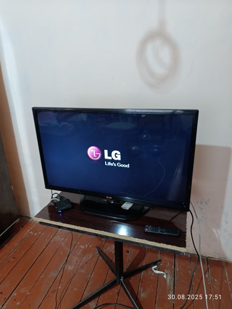 LG телевизор 32лик