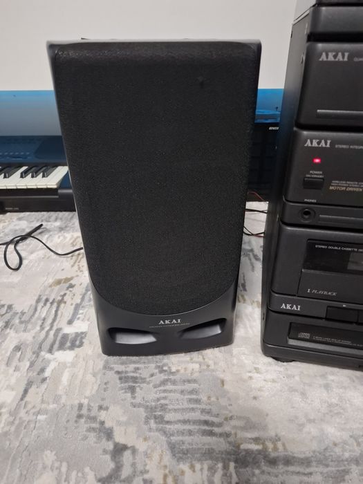 Sistem audio multifuncțional Akai model AC-M55 cu boxe inclus