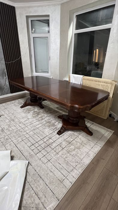 Продаётся стол гостевой