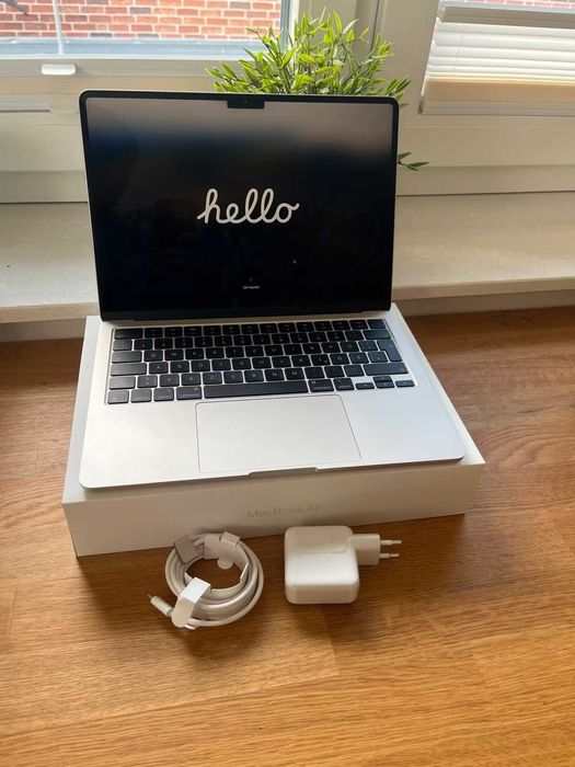 Apple MacBook Air M2 13.6, 8GB RAM и 256GB SSD (Silver)