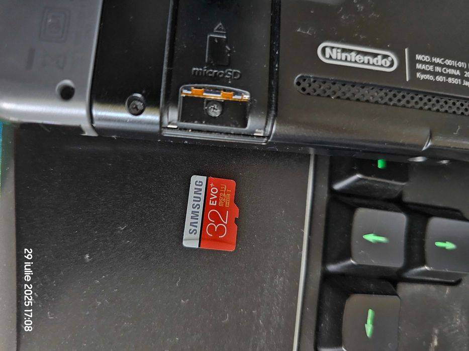 Consola Nintendo Switch + controller wireless + 3 jocuri + Card 32GB