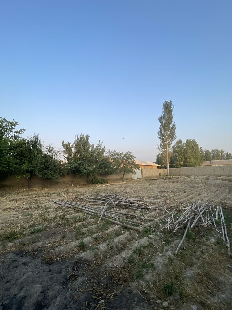 Uchastka srochni sotiladi
