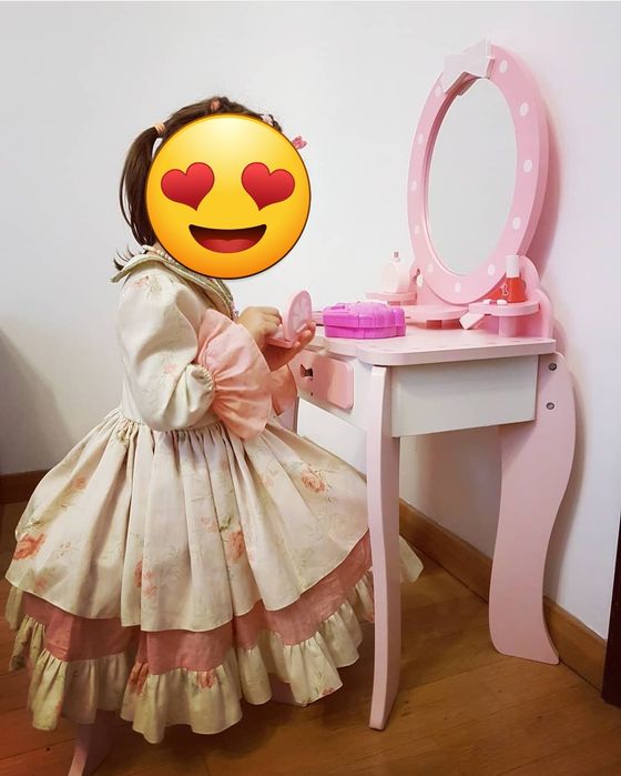 Rochita model unicat, lucrata manual marimea 104 (3 - 4 ani)