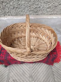 Стара плетена кошница