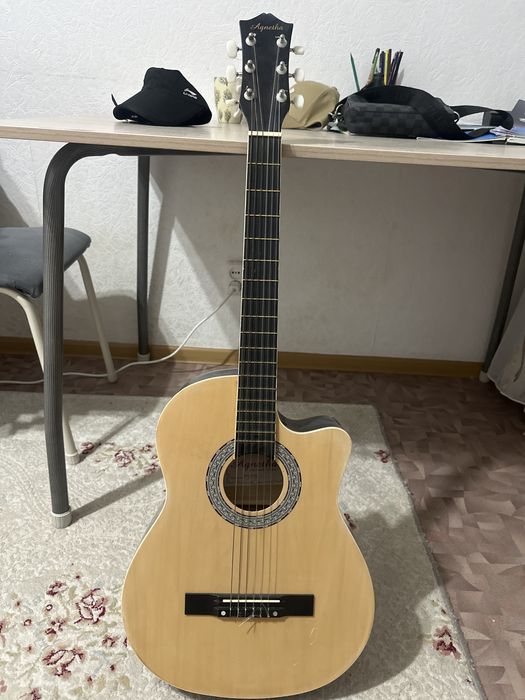 Гитара Agnetha. Нейлоновые струна. Корпус «cutaway”.
