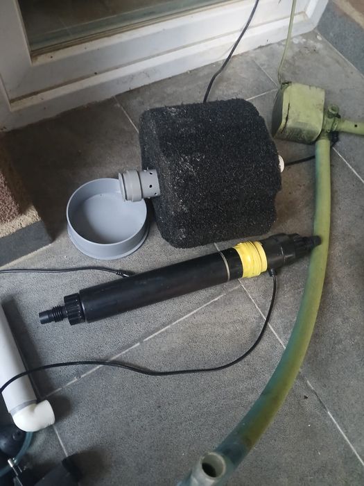 Pompa și lampa pentru acvariu  sau iaz
