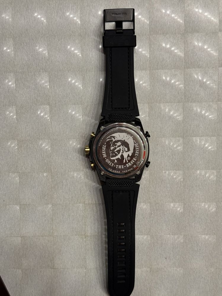Diesel Mega Chief модел DZ‑4552 (“Mega Chief analog‑digital black”).