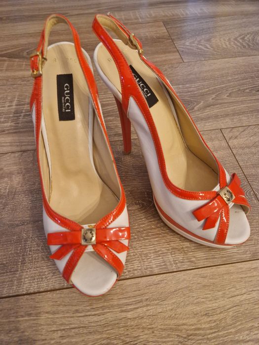 Sandale din piele noi