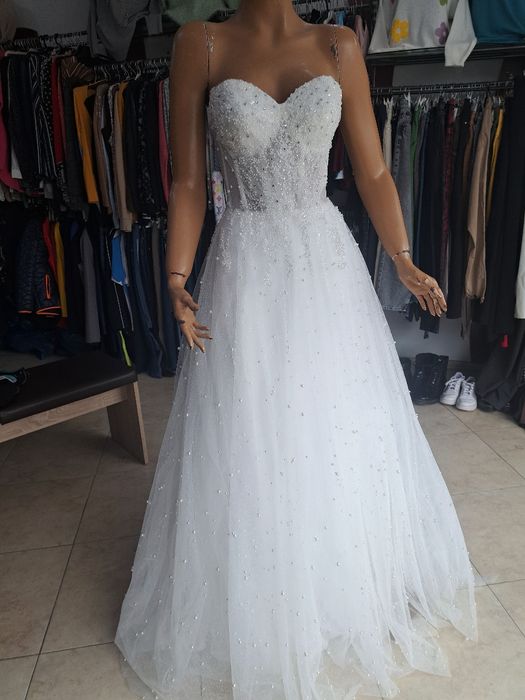 Рокля обсипана с перли