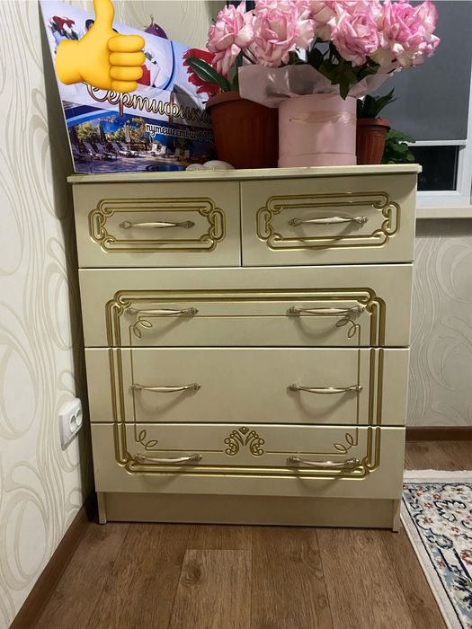 Пррдается комод в идеальном состоянии, выставочный экземпляр