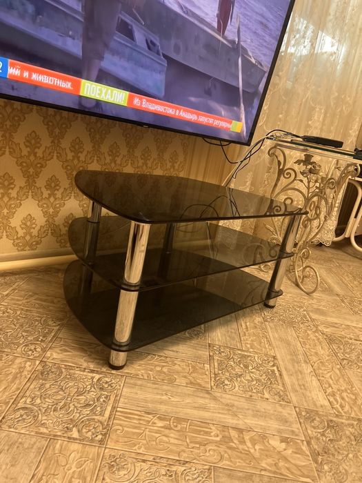 Продам стол под ТВ