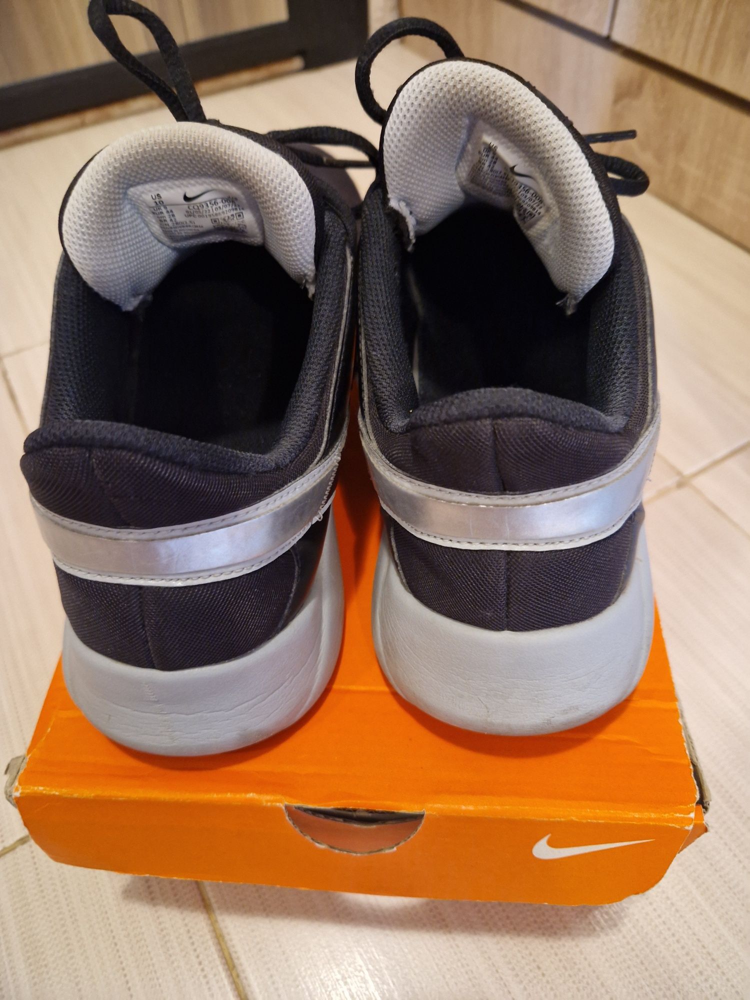 Маратонки Nike 44