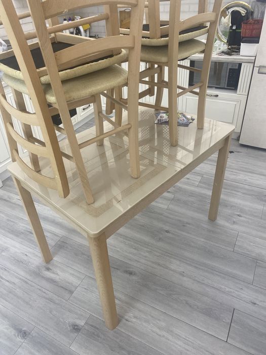 Стол и стулья 4 штук срочно