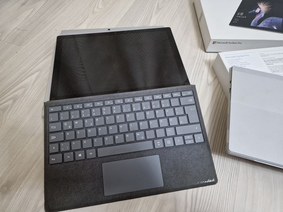 Microsoft Surface Pro 5 1807 i5 256GB Windows Pro