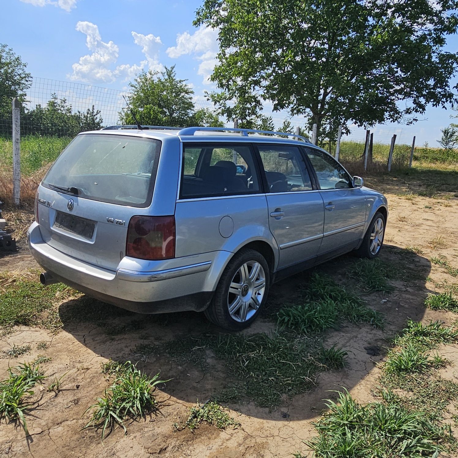 Пасат Б5.5  2.5 150к.с 2003г на части само .
