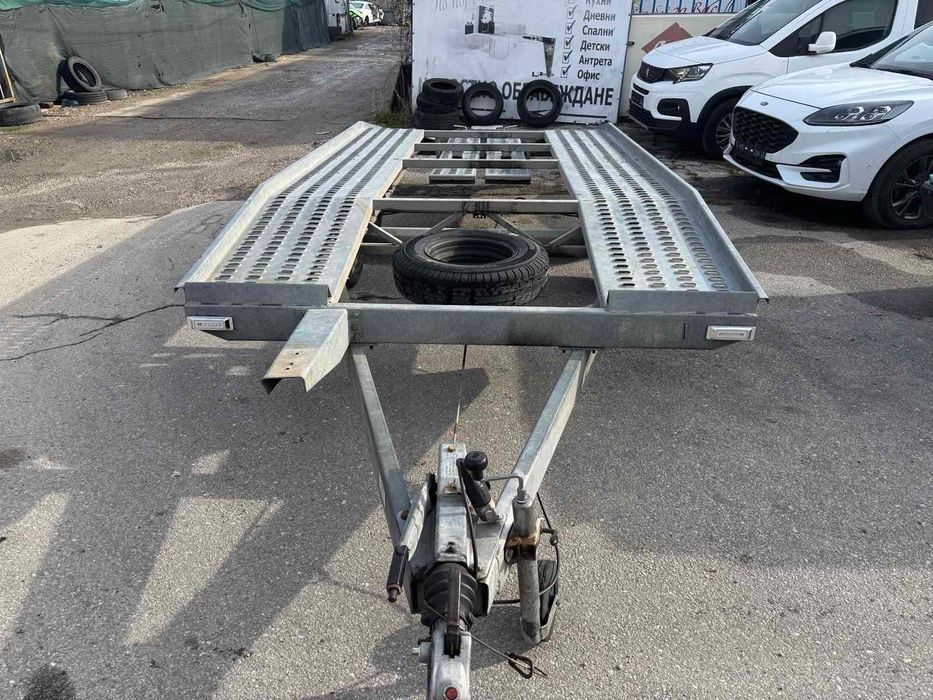 Платформа с теглич