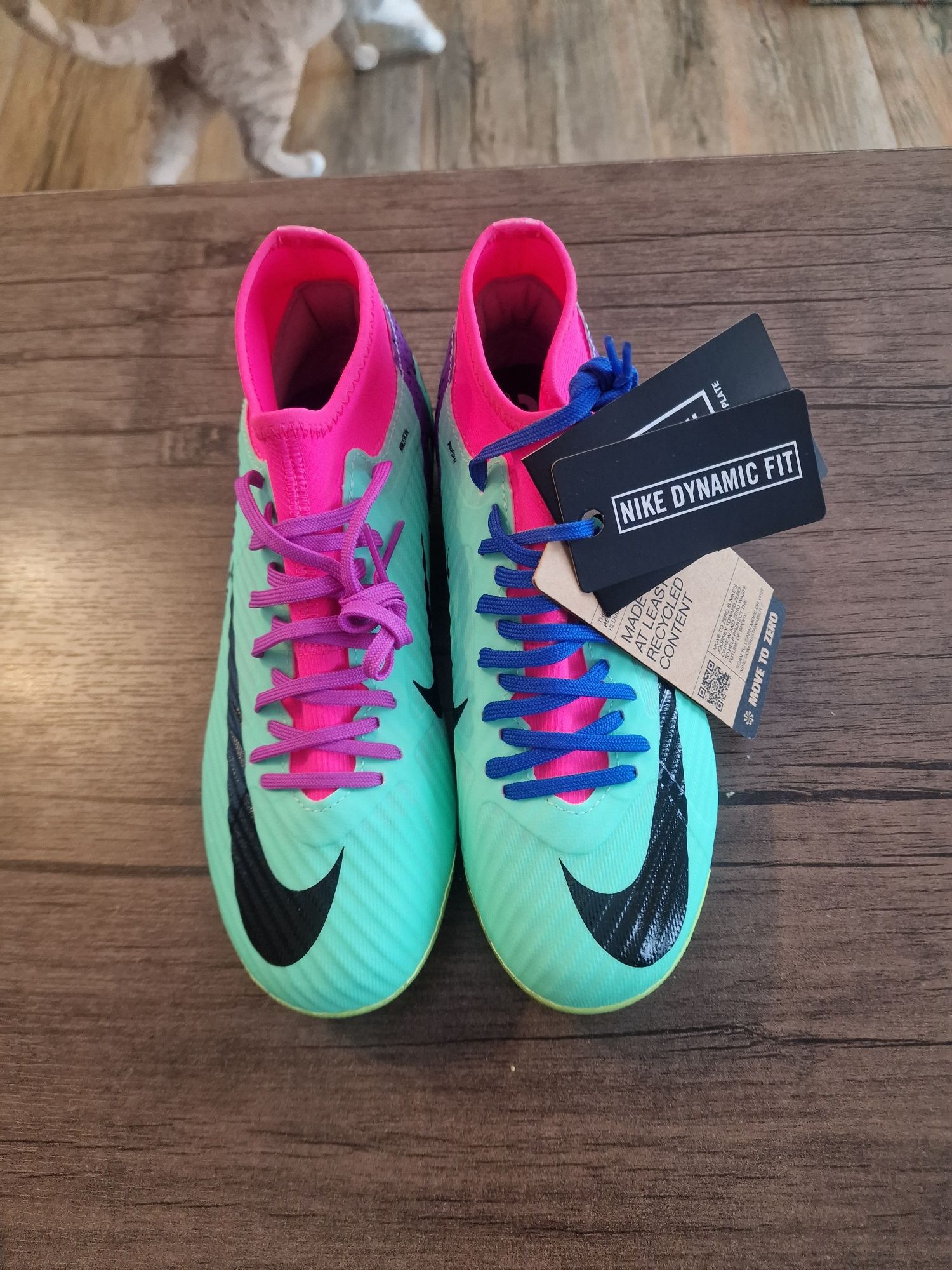 Нови футболни бутонки NIKE размер 37
