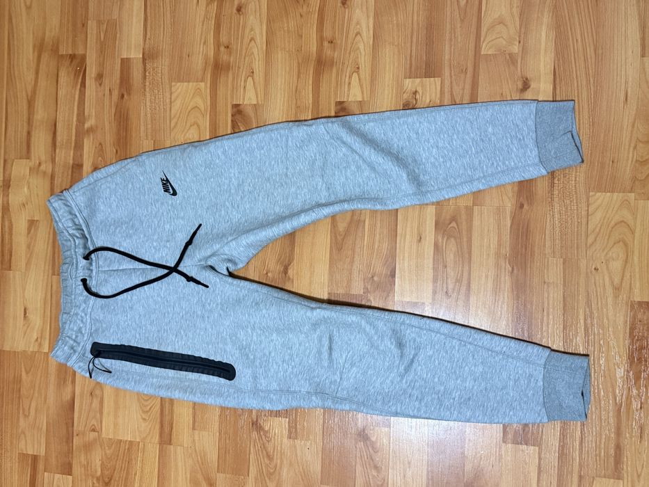 Pantaloni nike tech grii marimea S