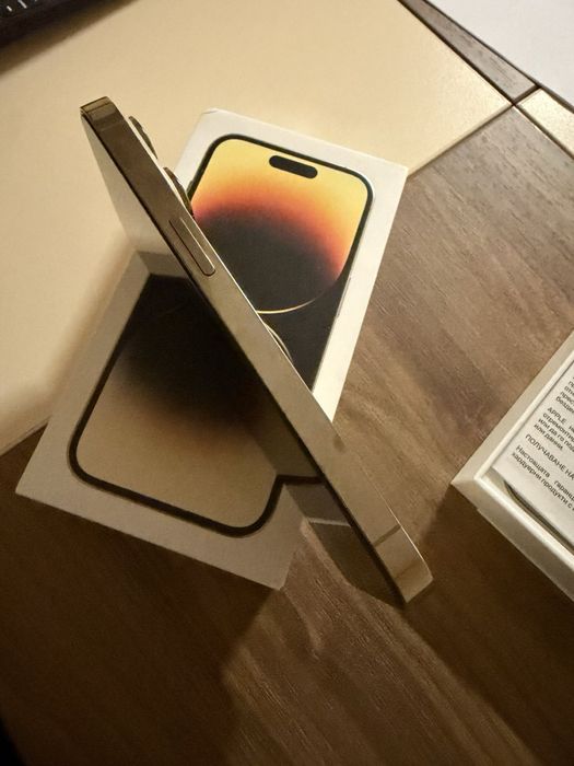 Iphone 14 pro с кутия и зарядно в перфектно състояние