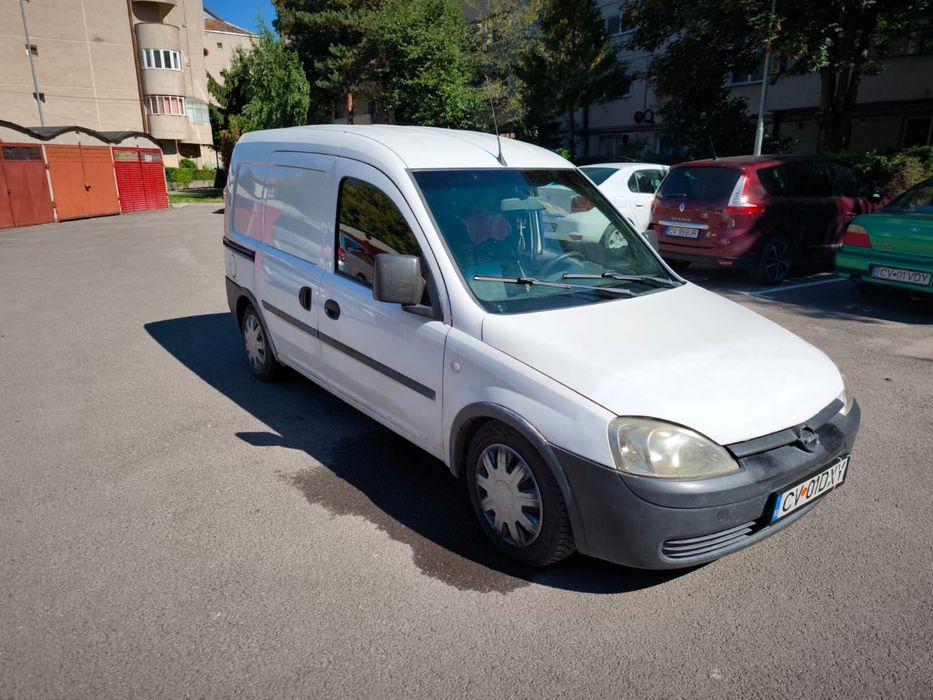 .	Opel Combo 1.7 DI 2004 –consum mic, 2 locuri, spațiu marfă