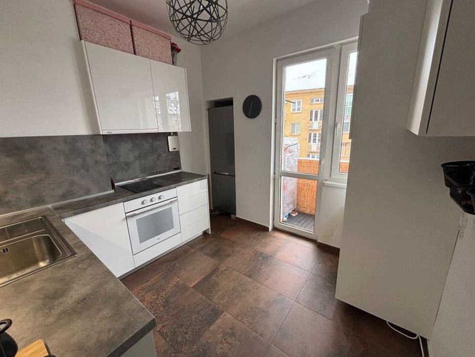 Тристаен, под наем, Център-НДК