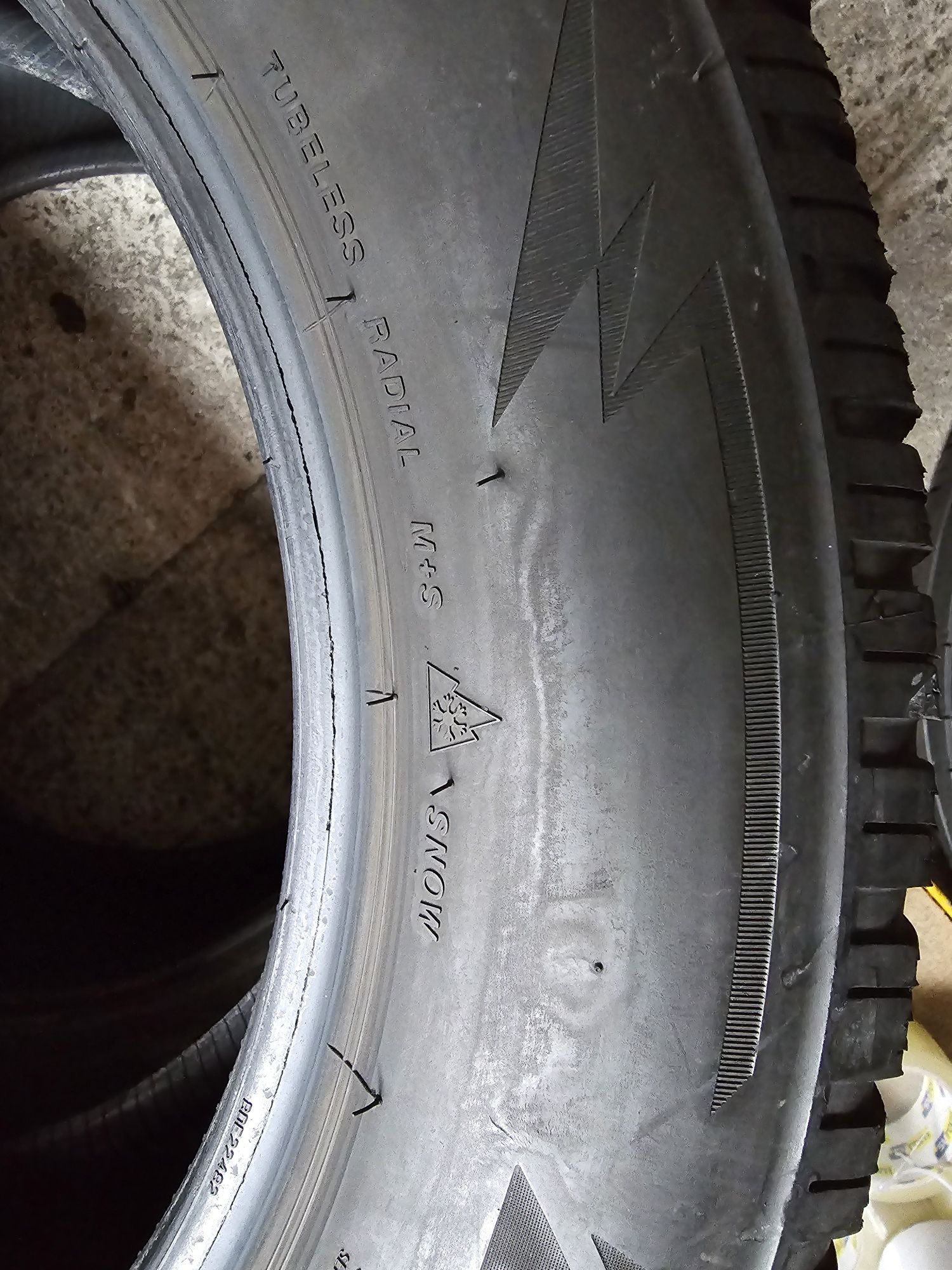 Bridgestone 235/60 R18 107H MS iarnă